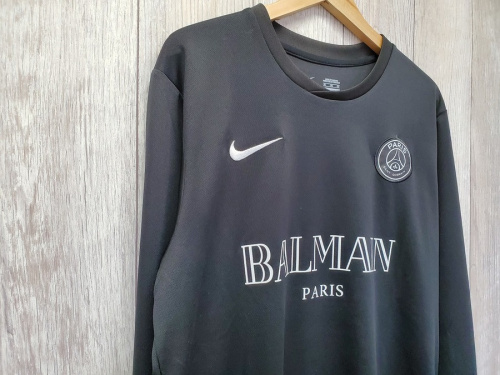 コラボ・別注アイテムのNIKE×BALMAIN