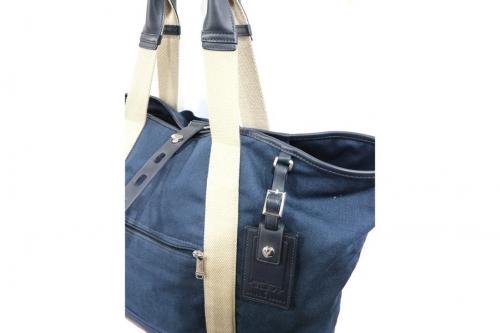 トラベルバッグ