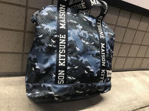 メゾンキツネ × イーストパックのトートバッグ