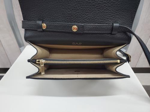 レザーバッグのミニフラップショルダーバッグ