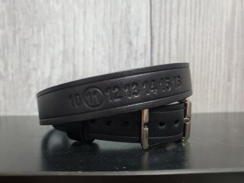 メゾンマルジェラのレザーブレスレット