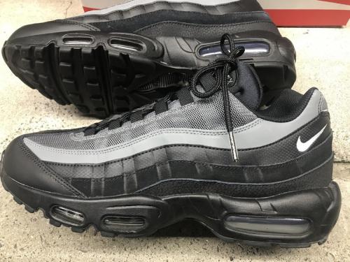 ナイキのローカットスニーカー