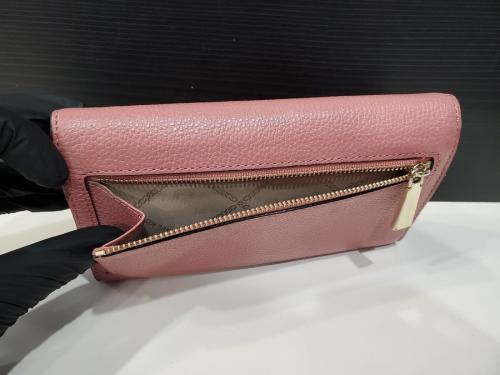 長財布のラージトライフォールドウォレット