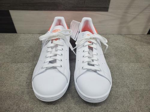 adidasのアディダス