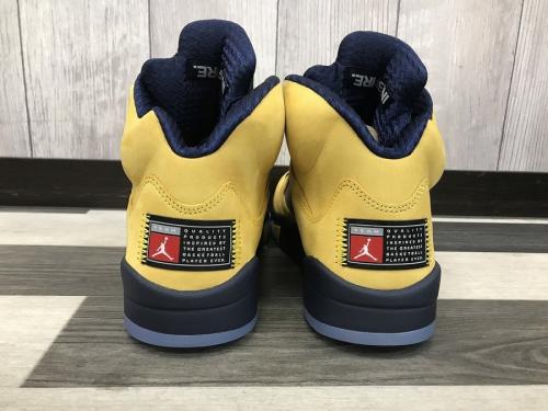 ナイキのハイカットスニーカー