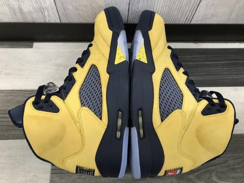 ハイカットスニーカーのAIR JORDAN5