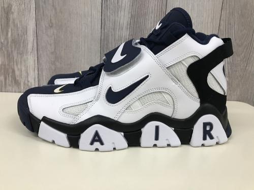 ハイカットスニーカーのAIR BARRGE MID