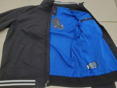 ナイロンジャケットのブルゾン