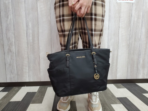 キャリアファッションのMICHAEL KORS