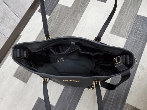 マザーズバッグのCONNIE LARGE DIAPER BAG