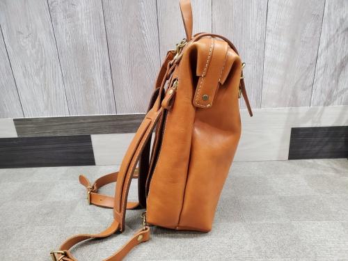 レザーリュックのレザーバックパック