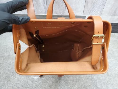 レザーバックパック