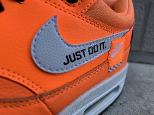 スニーカーのNIKE