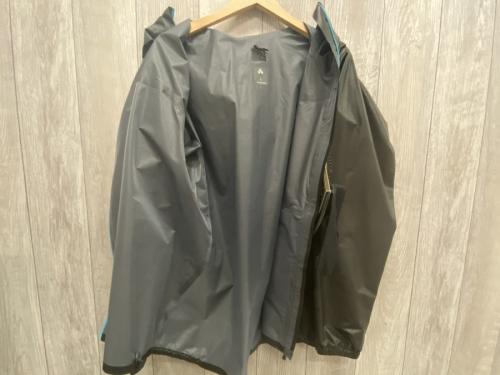 モンベルのドライシェルジャケット