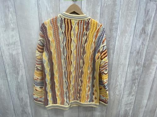 クージーの3Dニットカーディガン