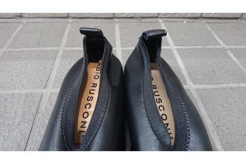 ファビオルスコーニのスクエアストレッチエコレザーパンプス