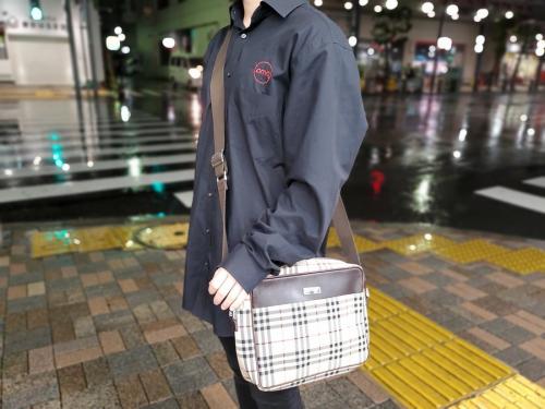 バーバリーのメッセンジャーバッグ