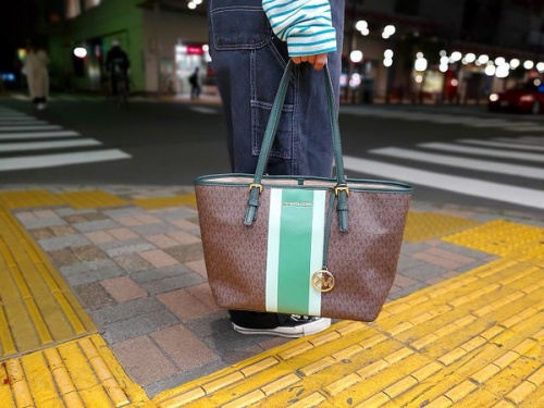 キャリアファッションのMICHAEL KORS