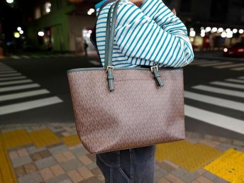 マイケルコースのトートバッグ