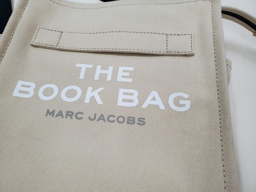 キャリアファッションのMARC JACOBS