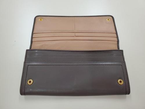 プラダの長財布