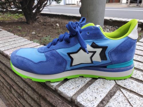 ローカットスニーカーのハンドメイドスニーカー