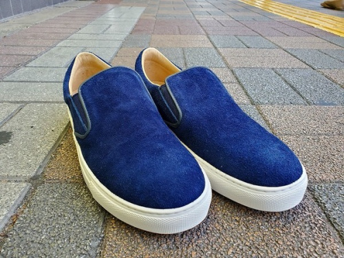 スニーカーのYOAK