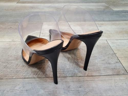 VIRTUA HEELSのポインテッドトゥパンプス