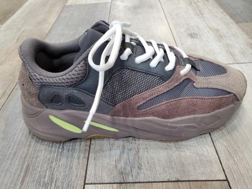 YEEZY BOOST 700のイージーブースト