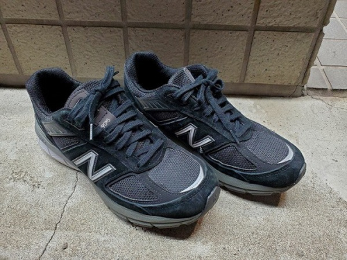 スニーカーのNEW BALANCE