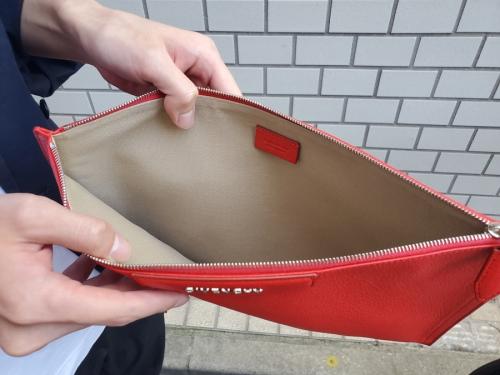 クラッチバッグのセカンドバッグ