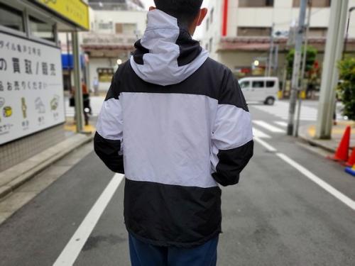 アンディフィーテッドのマウンテンパーカー