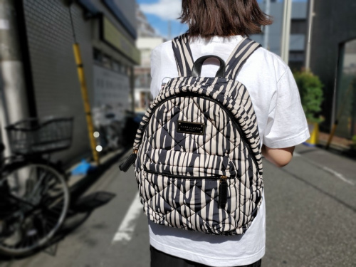 ✨未使用✨　Marc Jacobs リュック　サークルロゴ　総柄　金金具　ロゴ ✨未使用✨Marc Jacobs リュックサークルロゴ総柄金金具ロゴ