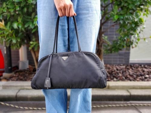 プラダのナイロンバッグ