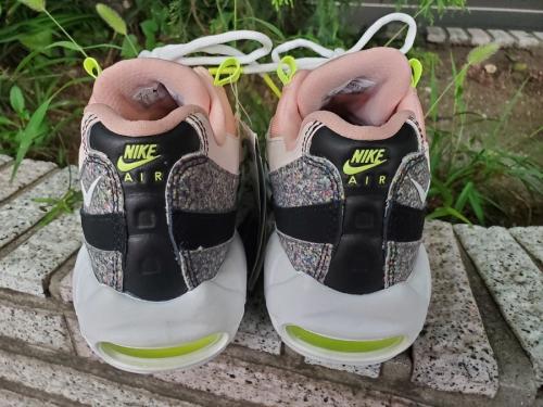 ナイキのAIR MAX 95
