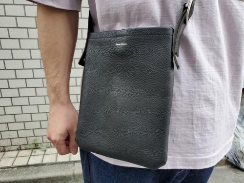 エンダースキーマーのレザーショルダーバッグ