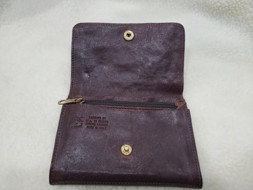 レザーウォレットの二つ折り財布