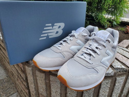 スニーカーのNEW BALANCE