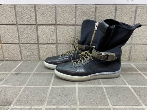 コラボ・別注アイテムのNIKE