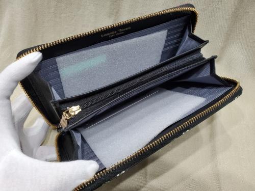 長財布のフラワーブーケデザインラウンドジップ長財布