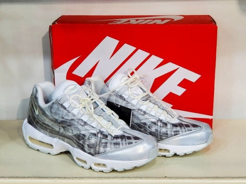 スニーカーのNIKE