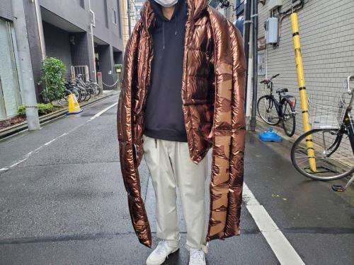 アディダス×アイヴィーパークのメタリックパファージャケット