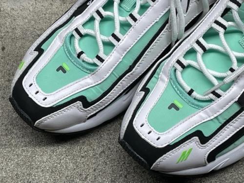 コラボスニーカーの古着買取