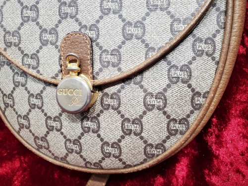 ヴィンテージアイテムのGUCCI PLUS