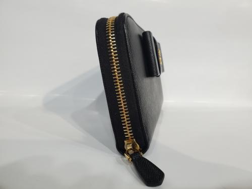 ラウンドファスナーウォレットの長財布