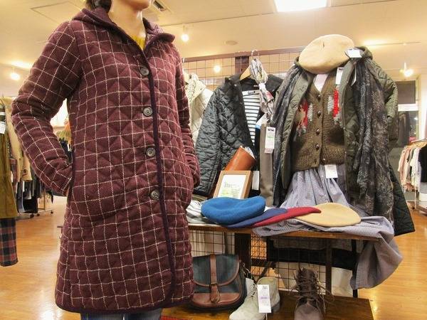 天気 の悪い日はスタイルwebショッピングでお買い物はいかがですか 新入荷 キルティングコートの代名詞lavenham ラベンハム のキルティングコートも弊社webショッピングにてお求めいただけます 13 10 16発行