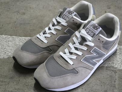 「スニーカーのNEW BALANCE 」