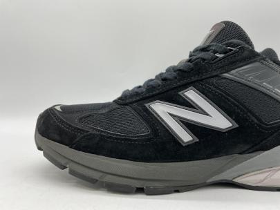 「スニーカーのNEW BALANCE 」