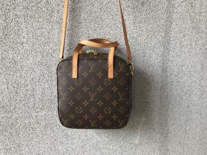 「ラグジュアリーブランドのLOUIS VUITTON 　 」