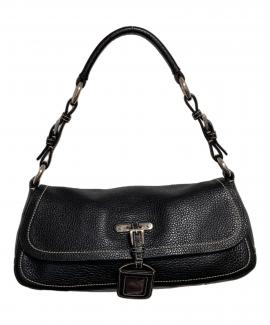 「ラグジュアリーブランドのPRADA 」